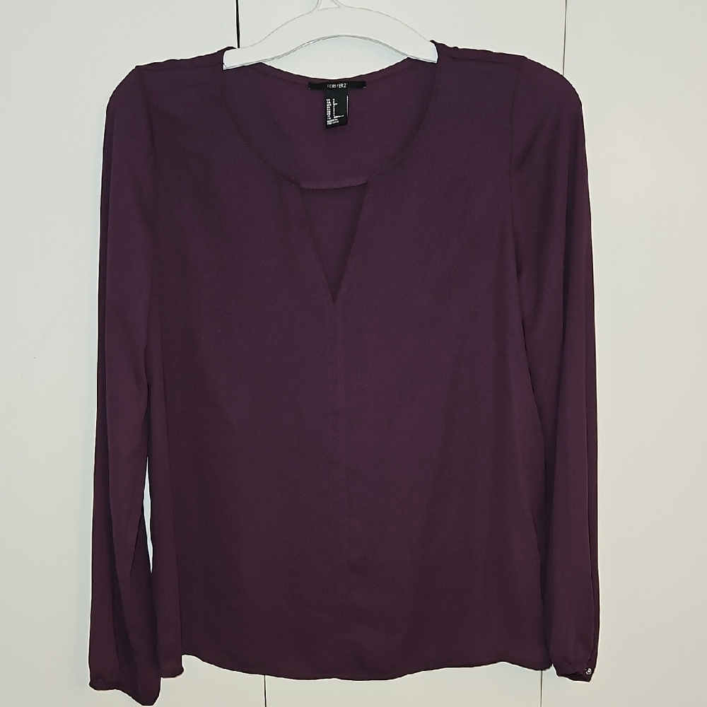 3/$20🎉 Forever 21 Purple Blouse Top With Cut Out V Neck